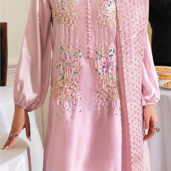 Elegant Pink Embellished Dress - Picture 2 of 8